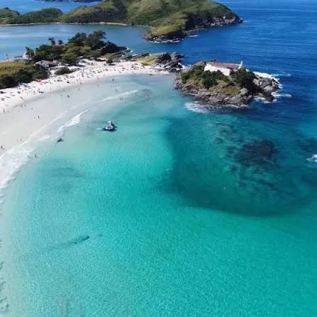Vista aérea do Forte São Mateus e da praia