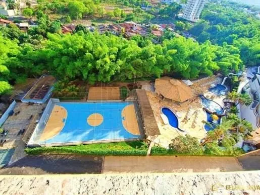 Vista aérea de quadra esportiva do clube